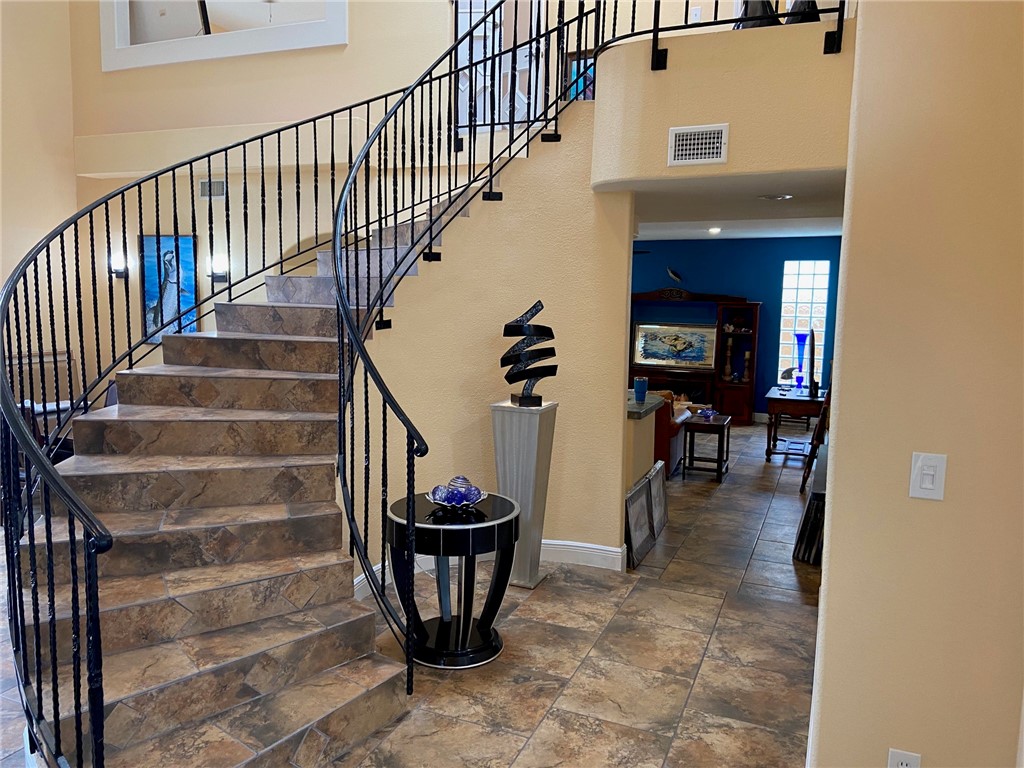 13753 Eaglesnest Bay Dr Property Photo 8