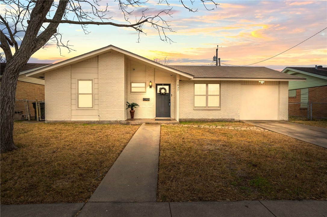 1837 Roslyn St Property Photo