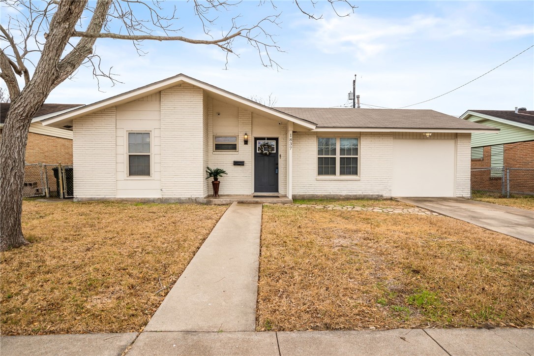 1837 Roslyn St Property Photo 2