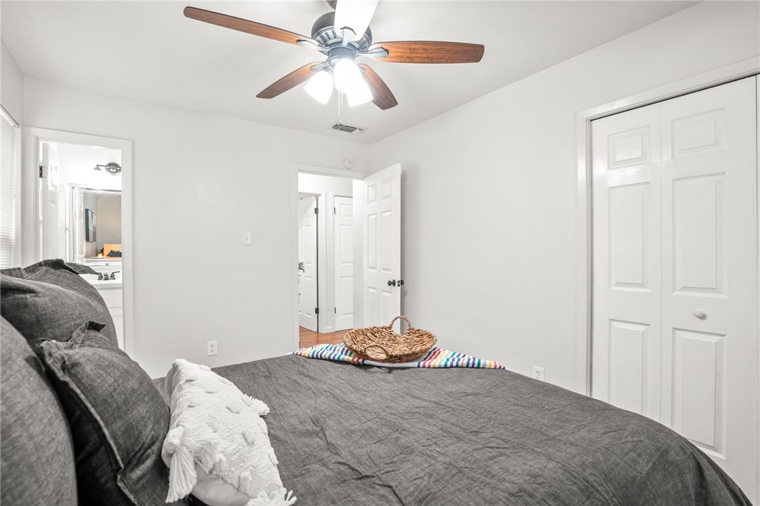 1837 Roslyn St Property Photo 13