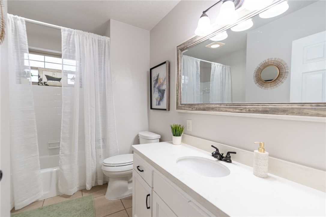1837 Roslyn St Property Photo 17