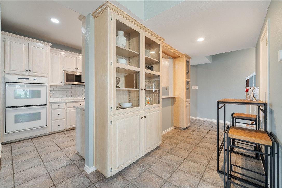 6043 Ennis Joslin Property Photo 19