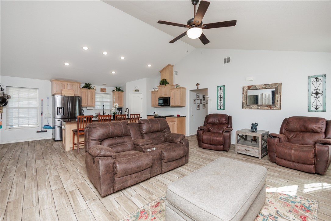 450 County Road 3073 Property Photo 4