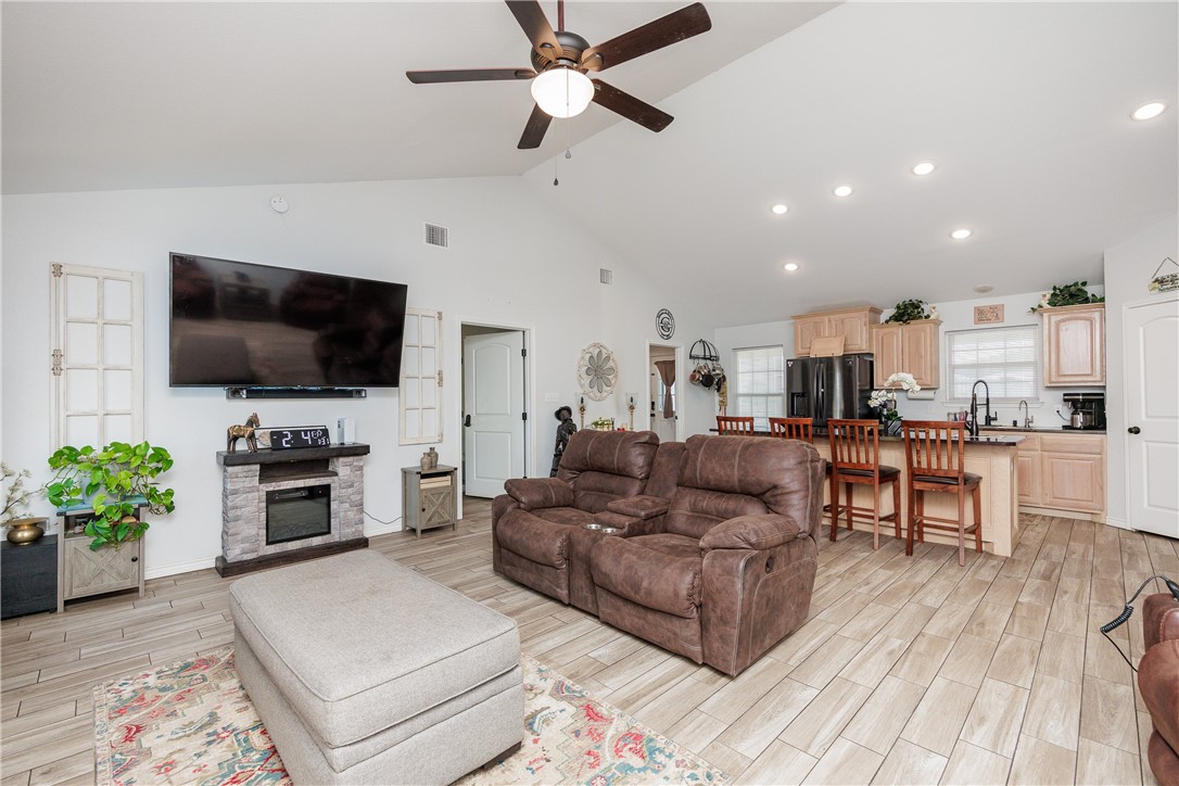 450 County Road 3073 Property Photo 5