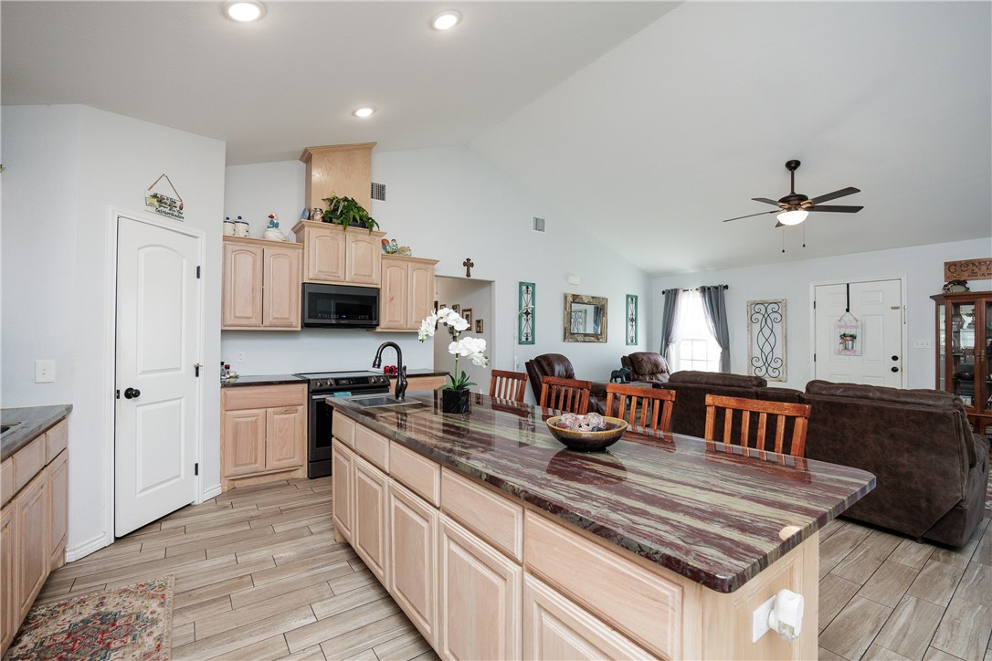 450 County Road 3073 Property Photo 9