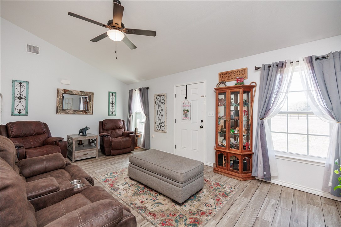 450 County Road 3073 Property Photo 12