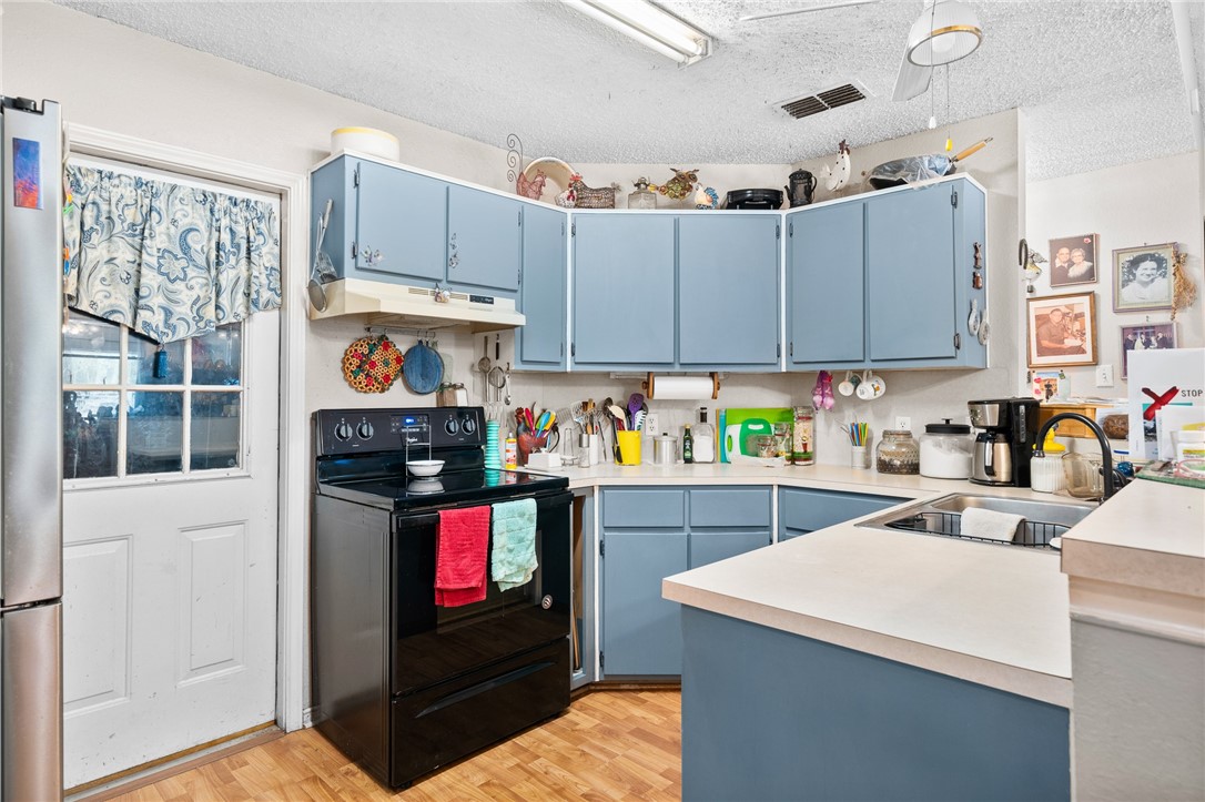 2190 Timberleaf Property Photo 4