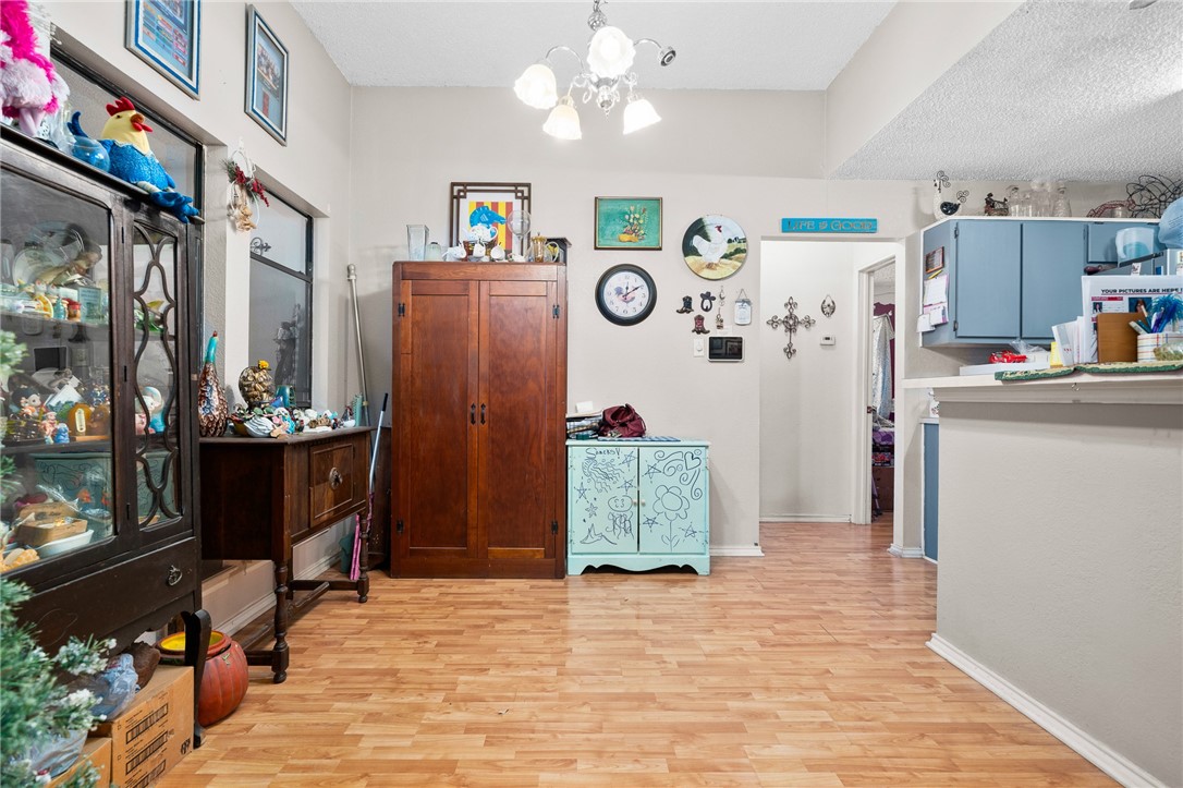 2190 Timberleaf Property Photo 7