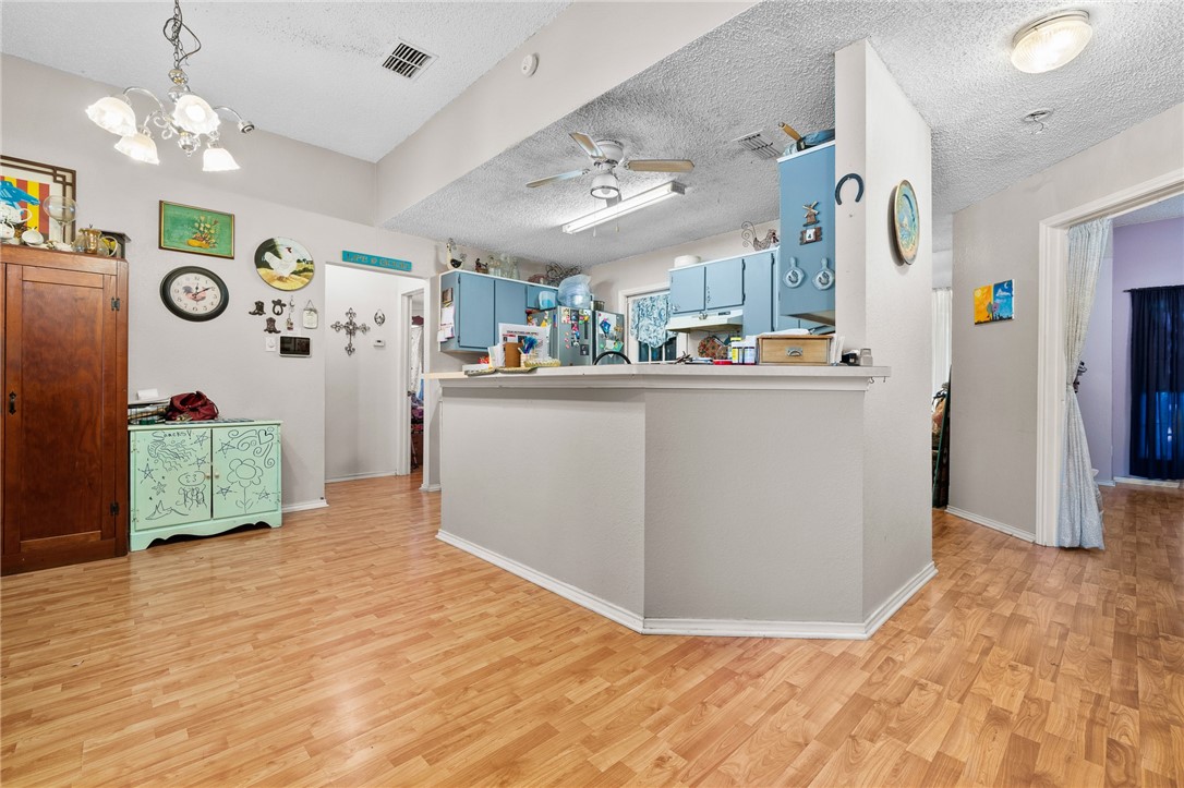 2190 Timberleaf Property Photo 8