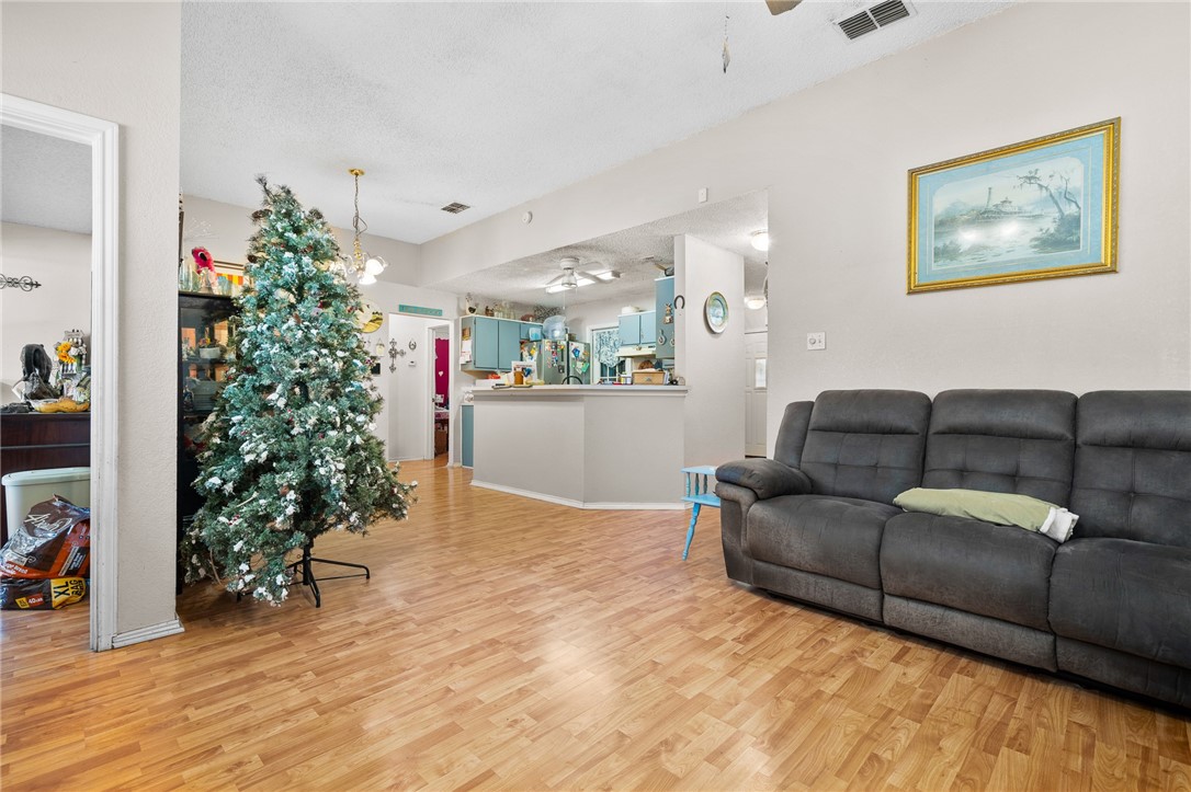 2190 Timberleaf Property Photo 9