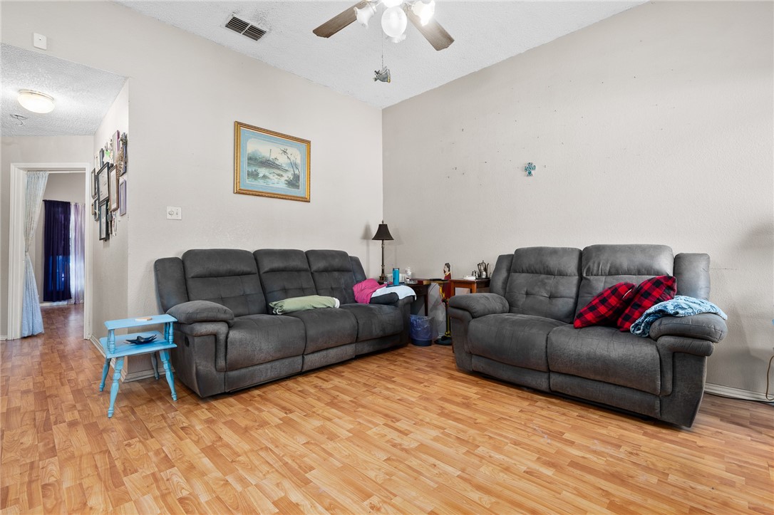 2190 Timberleaf Property Photo 10