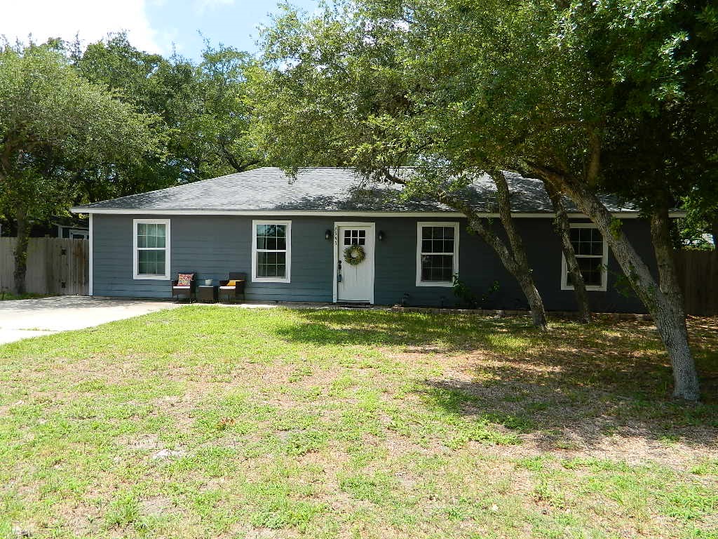 2545 Poinsetta Pl Property Photo 1