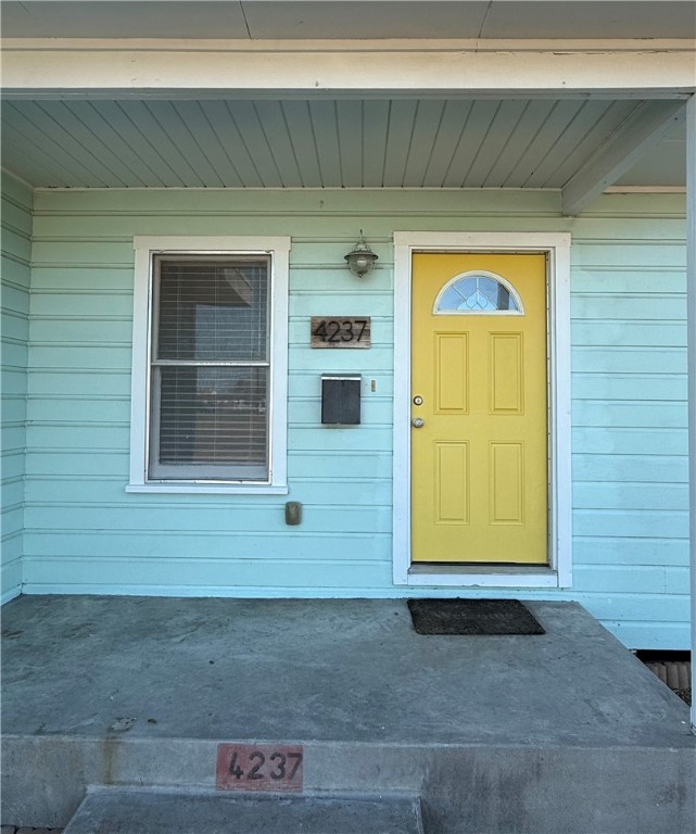 4237 Junior Ter Property Photo 2