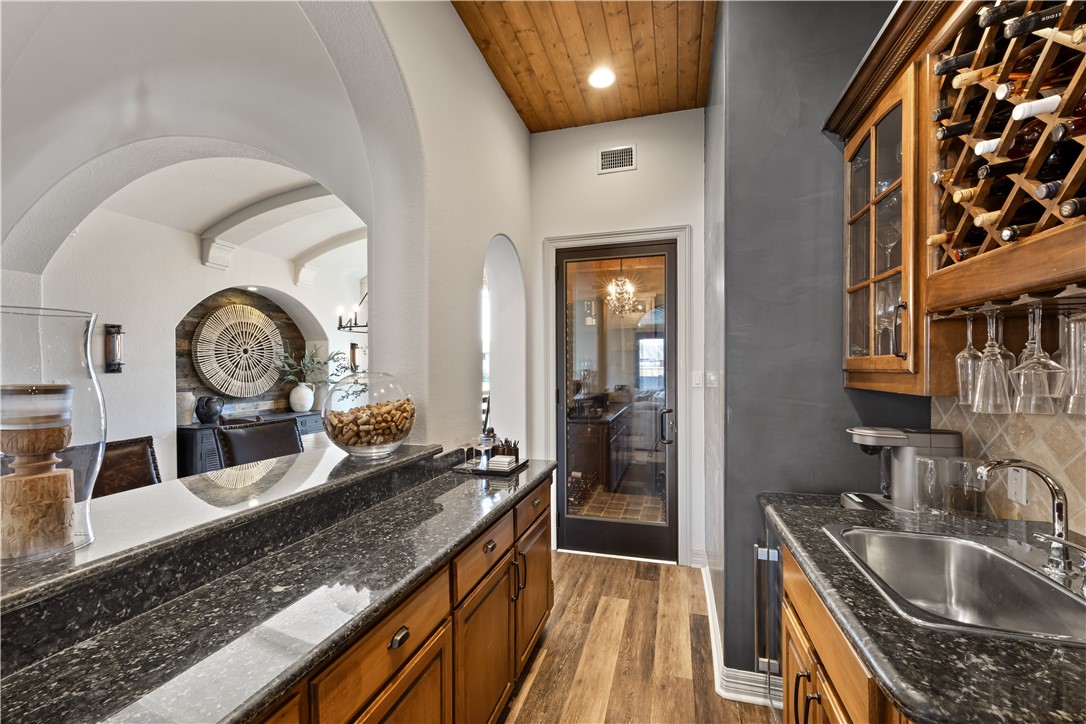 6109 Jakes Wake Property Photo 8