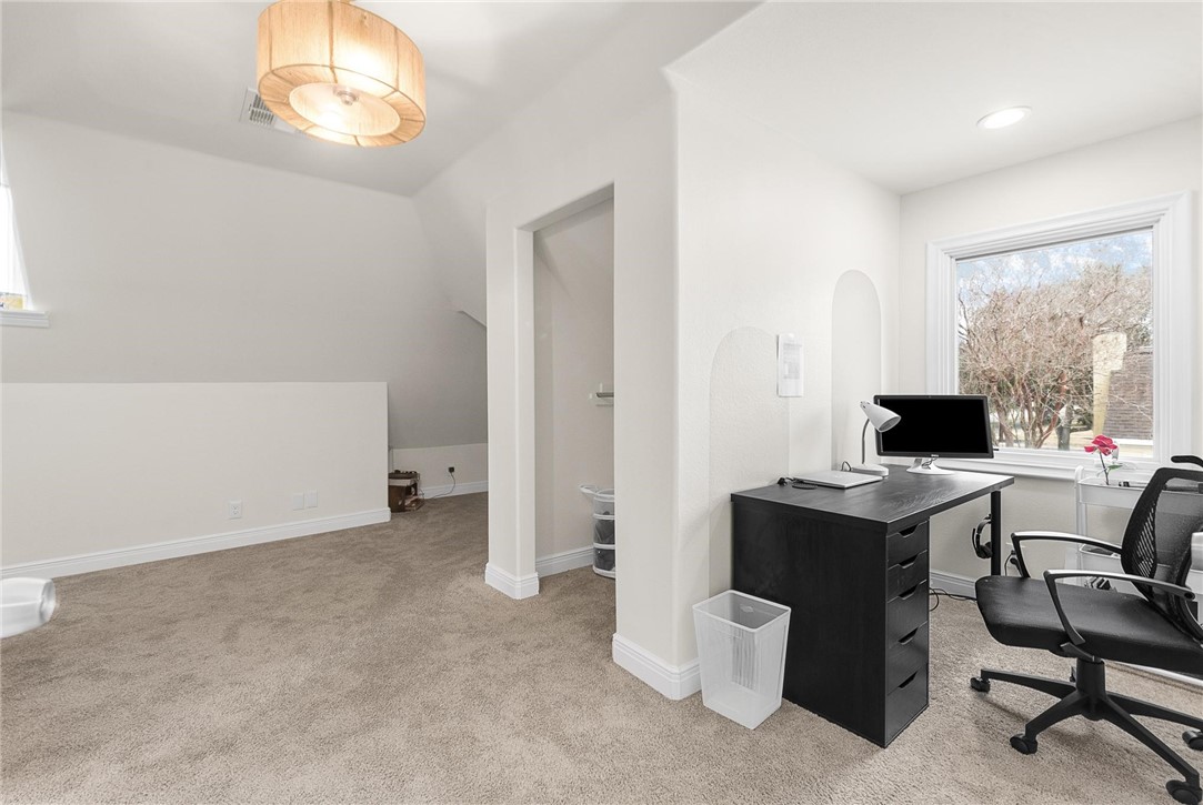409 Del Mar Blvd Property Photo 24