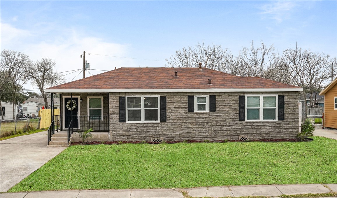 1214 Cambridge Dr Property Photo