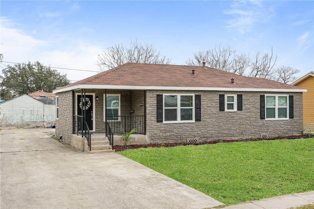 1214 Cambridge Dr Property Photo 2
