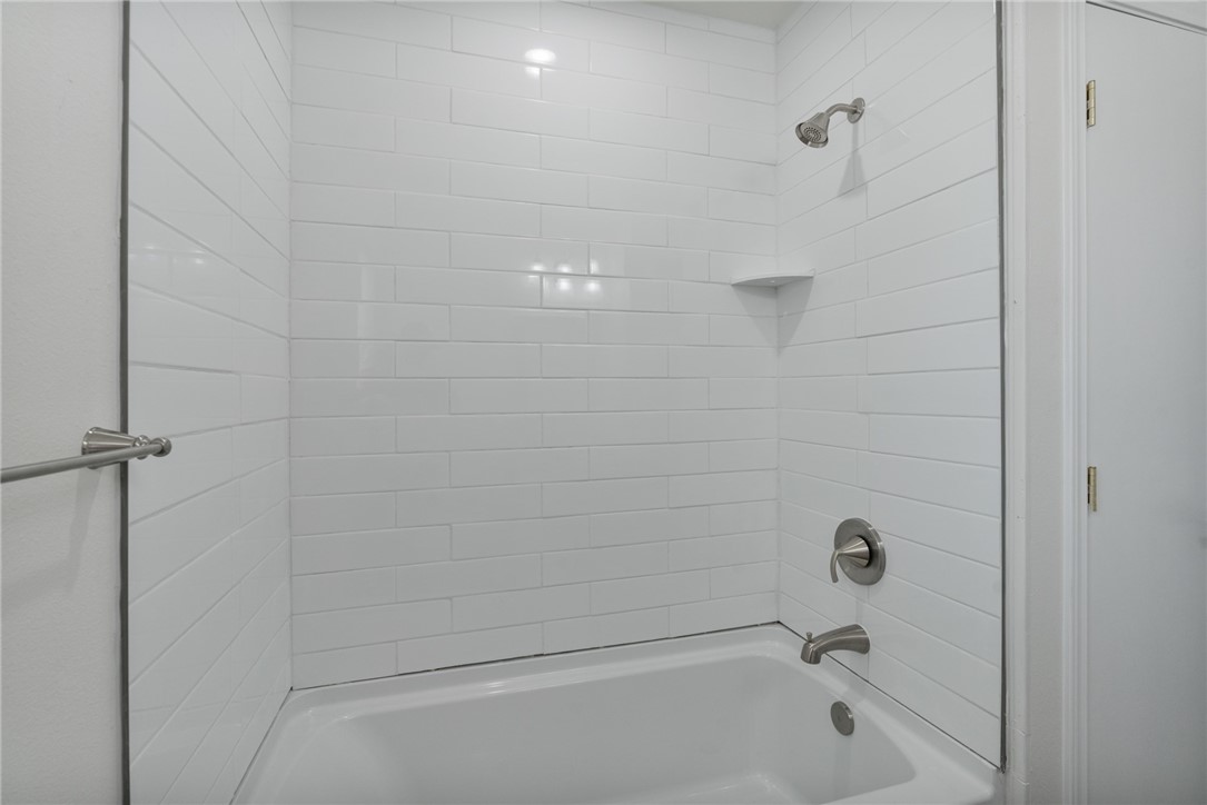 1214 Cambridge Dr Property Photo 13