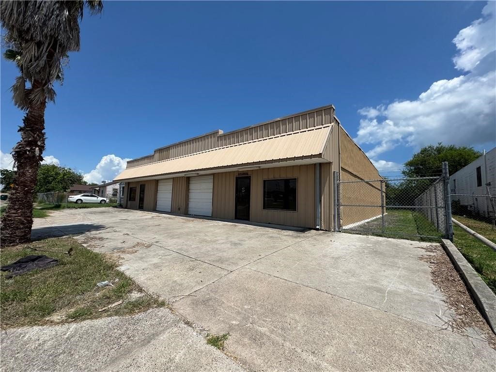 2828 Cleo St Property Photo 1