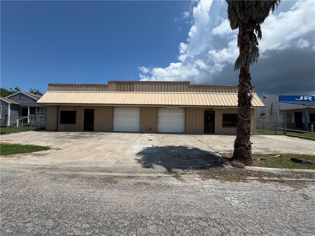 2828 Cleo St Property Photo 4
