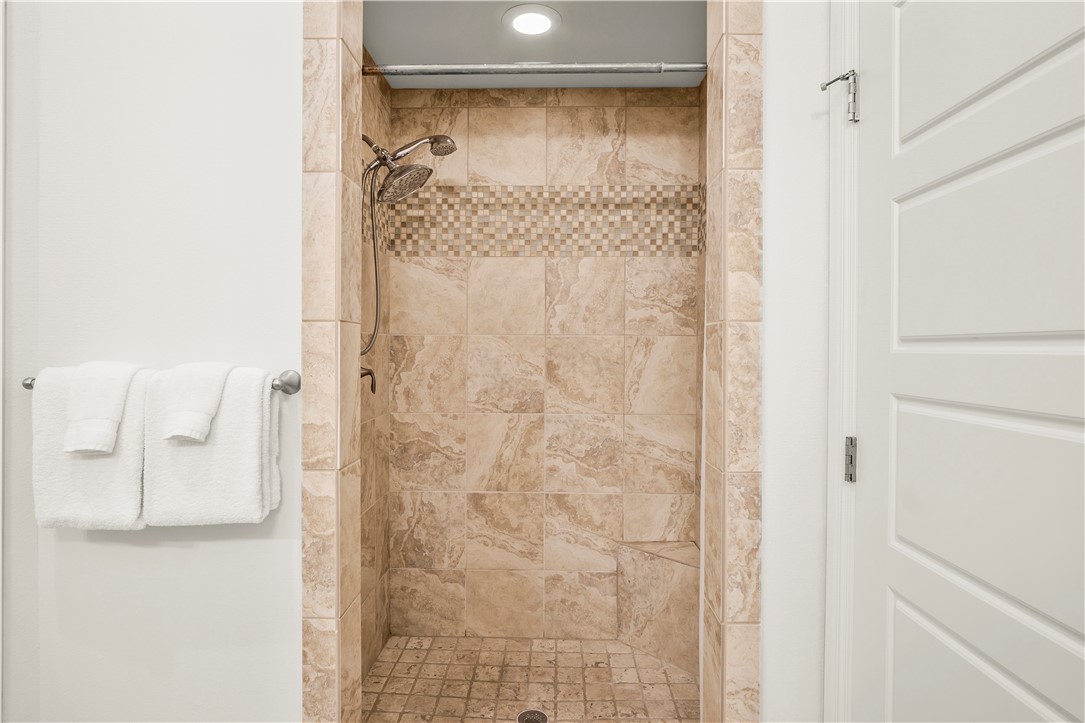 247 W Roberts Ave 6 Property Photo 22