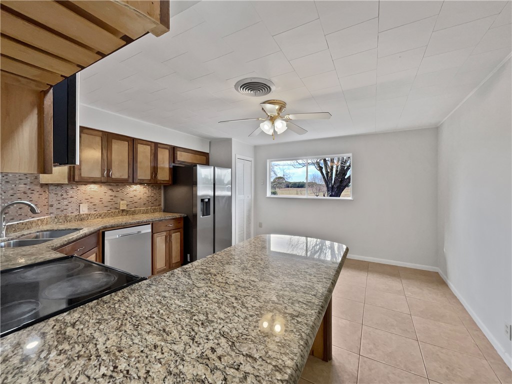 2574 Avenue A Property Photo 6