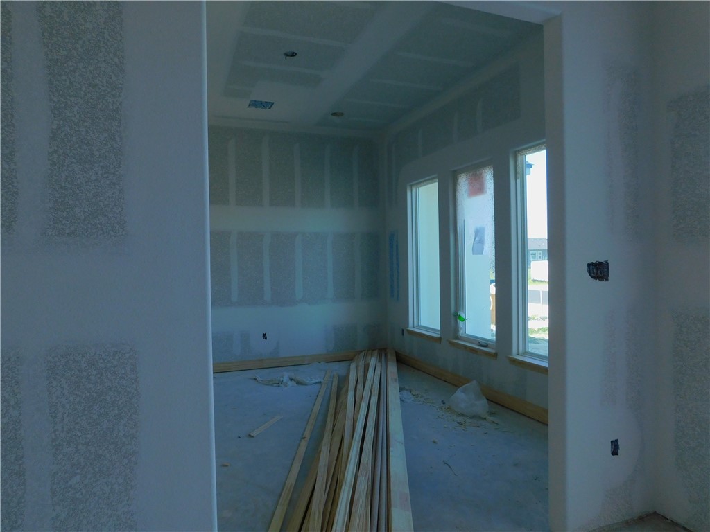 15402 Dyna St Property Photo 5