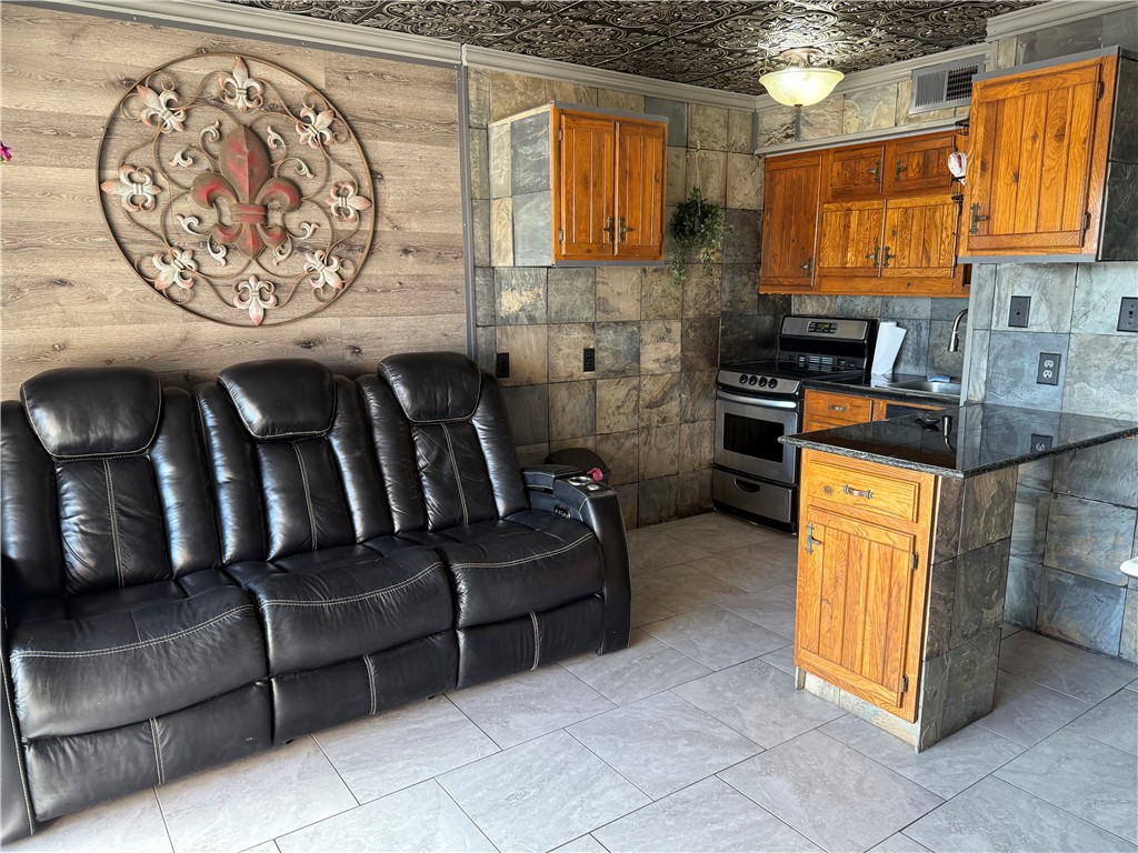 3938 Surfside Blvd Property Photo 3
