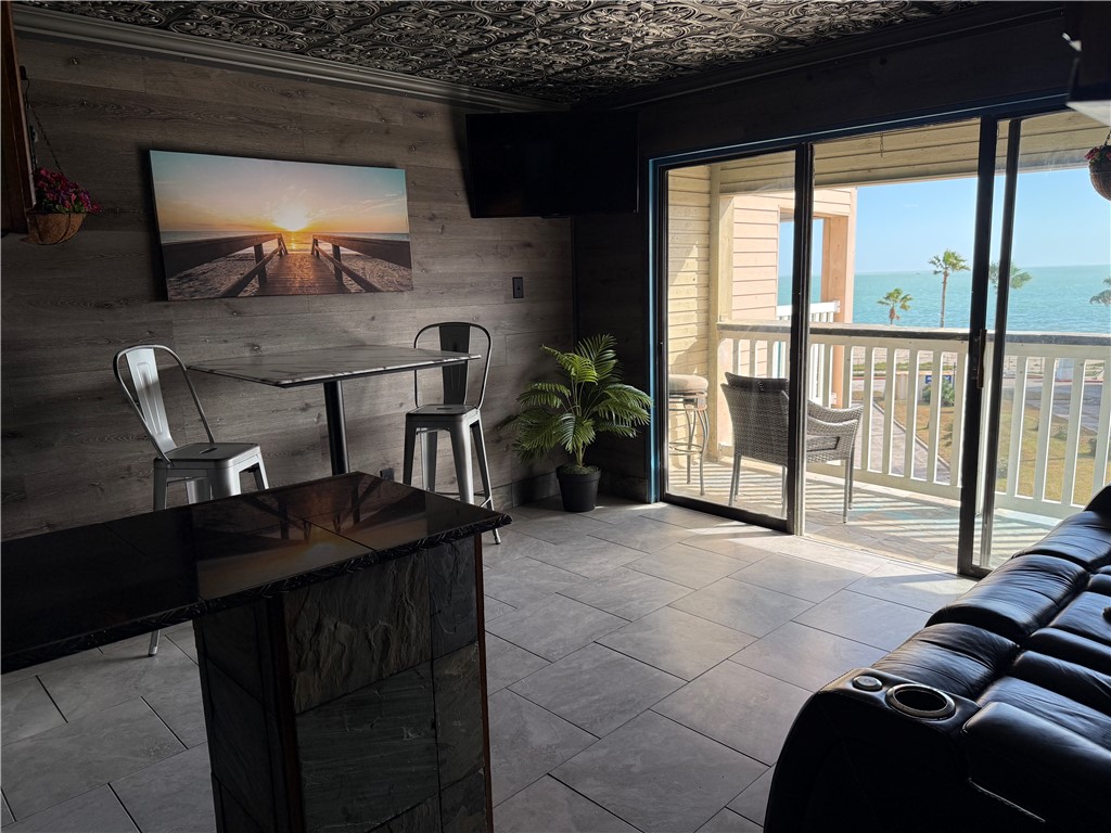 3938 Surfside Blvd Property Photo 10