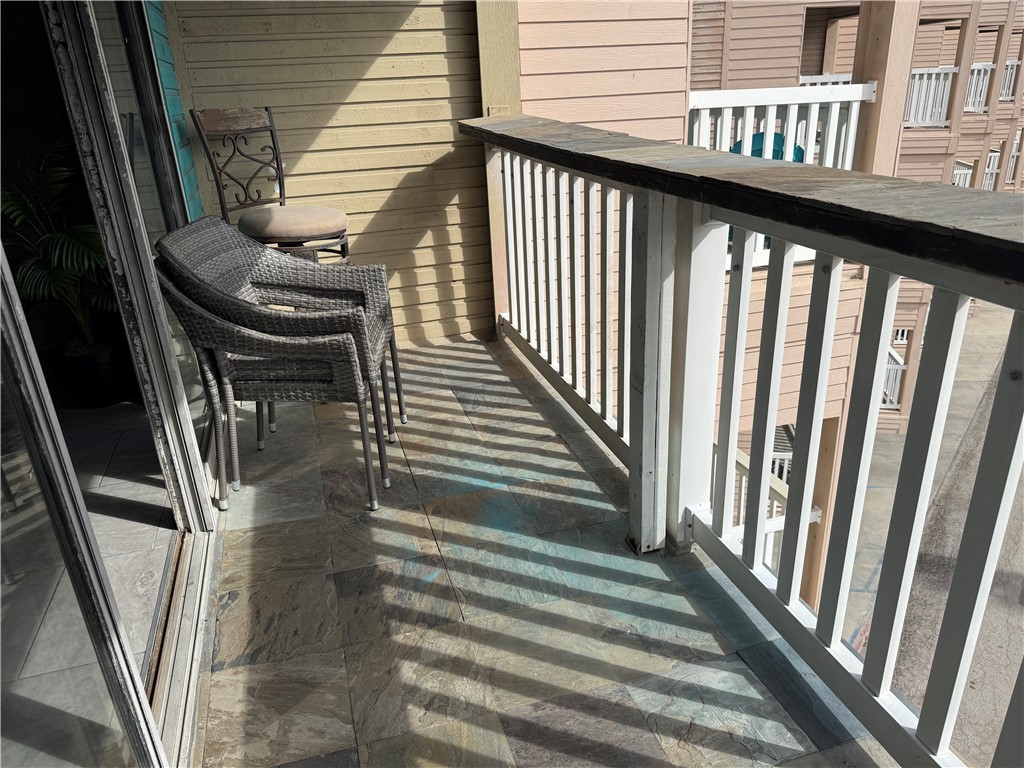 3938 Surfside Blvd Property Photo 11