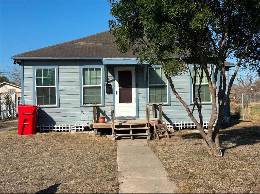 117 E Avenue D Ave Property Photo 1