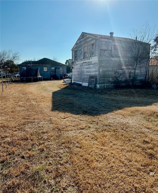 117 E Avenue D Ave Property Photo 3