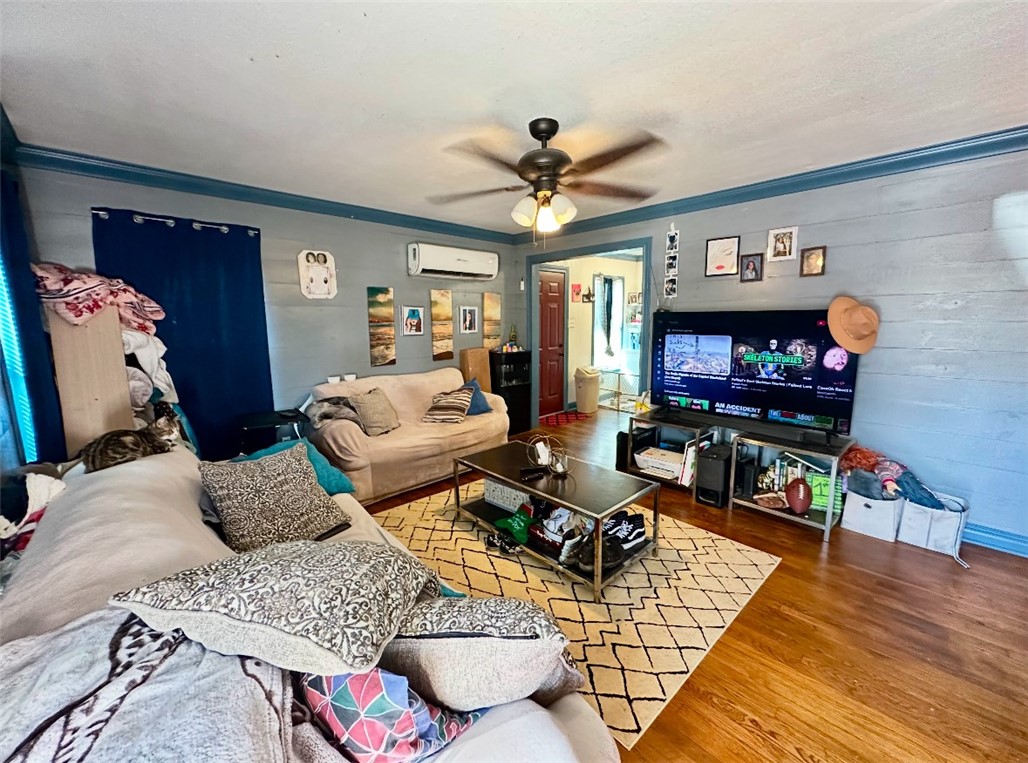 117 E Avenue D Ave Property Photo 5