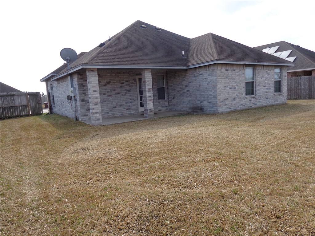 1904 Kelly Lane E Property Photo 2