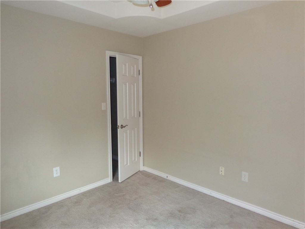 1904 Kelly Lane E Property Photo 10