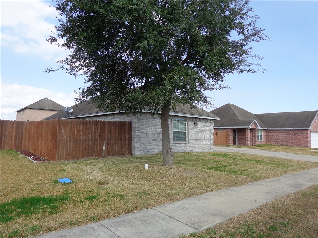 1904 Kelly Lane E Property Photo 17