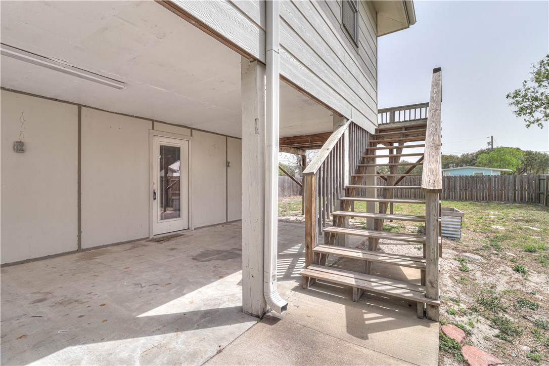 320 S Verne St Property Photo 3