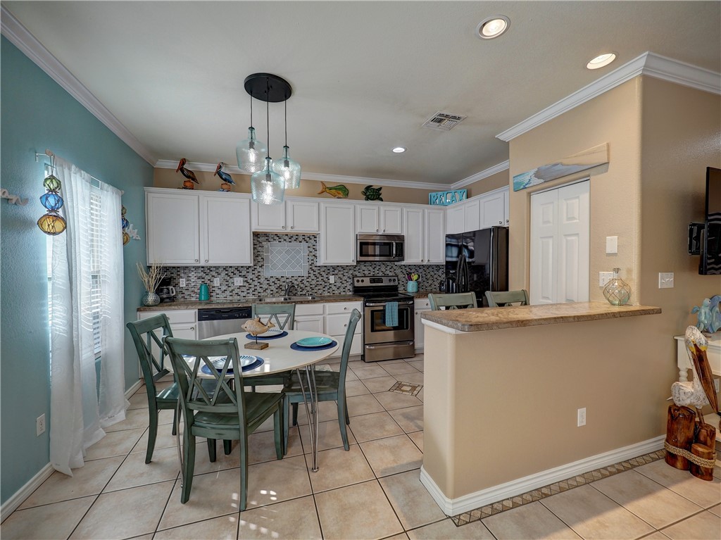 14869 Granada Dr A Property Photo 6