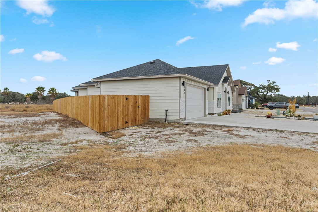 102 Traditions Dr Property Photo 2