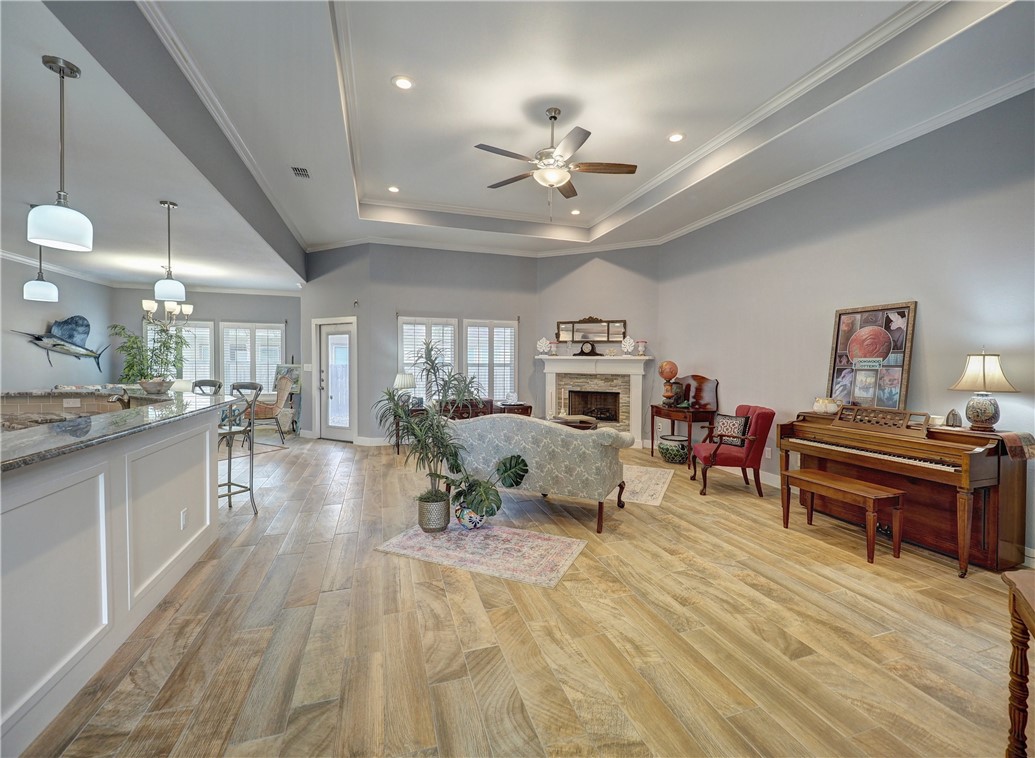 13918 Sea Horse Ave Property Photo 4