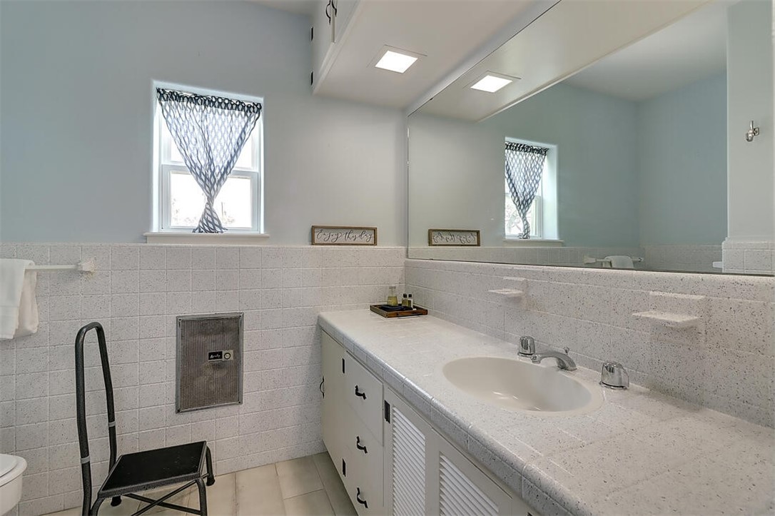 1010 First St Property Photo 28
