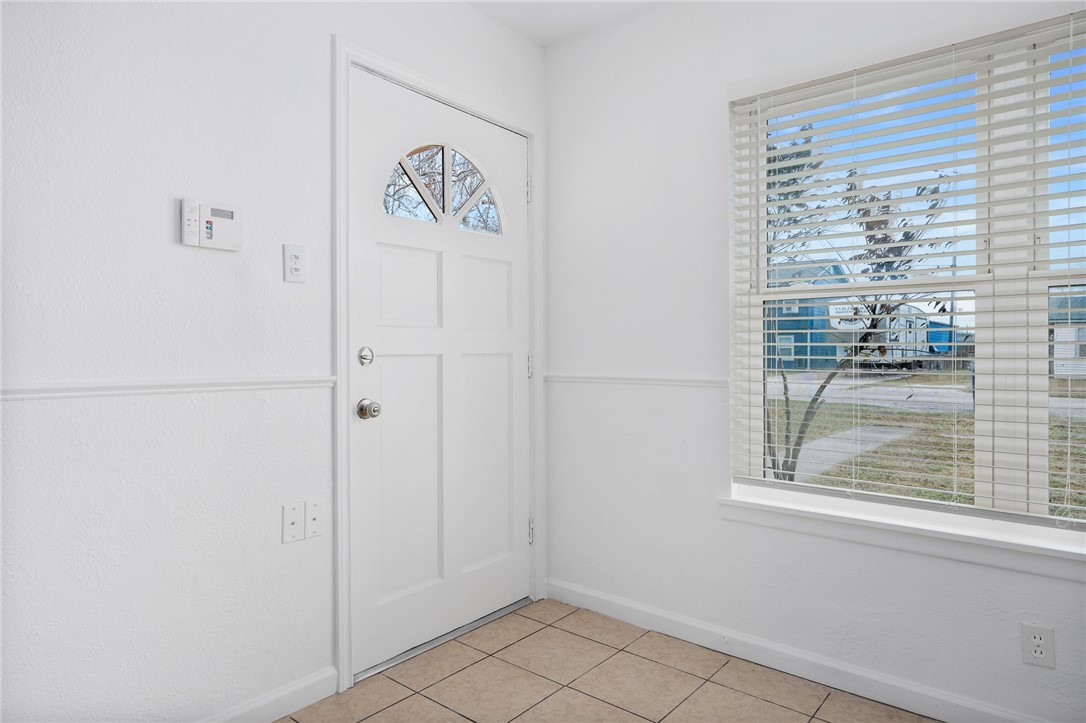 2427 Avenue C Property Photo 4