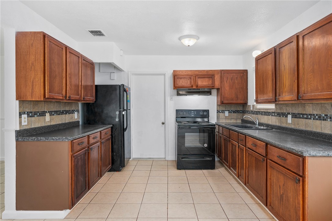 2427 Avenue C Property Photo 9