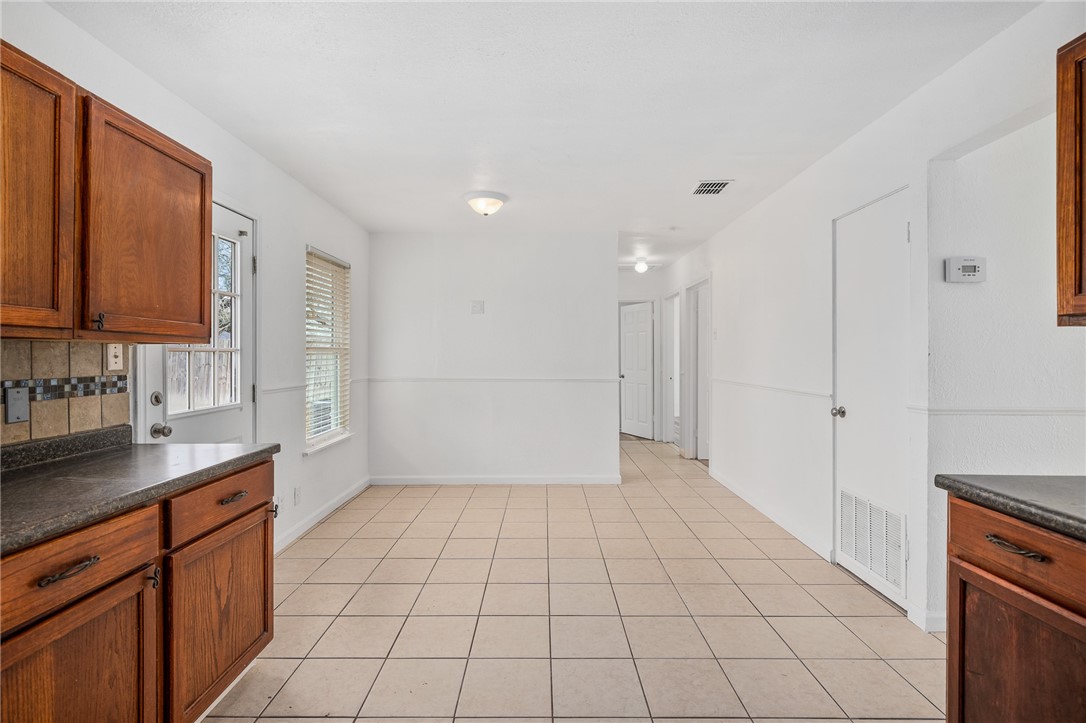 2427 Avenue C Property Photo 11