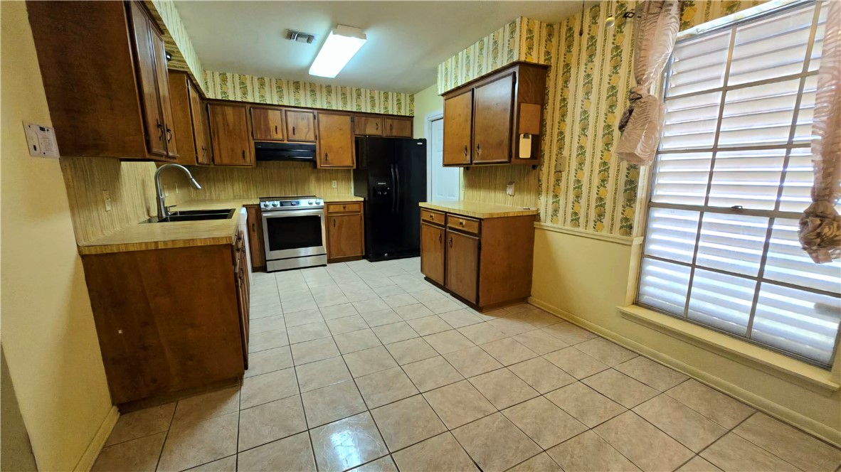 5845 Crestmore Dr Property Photo 3