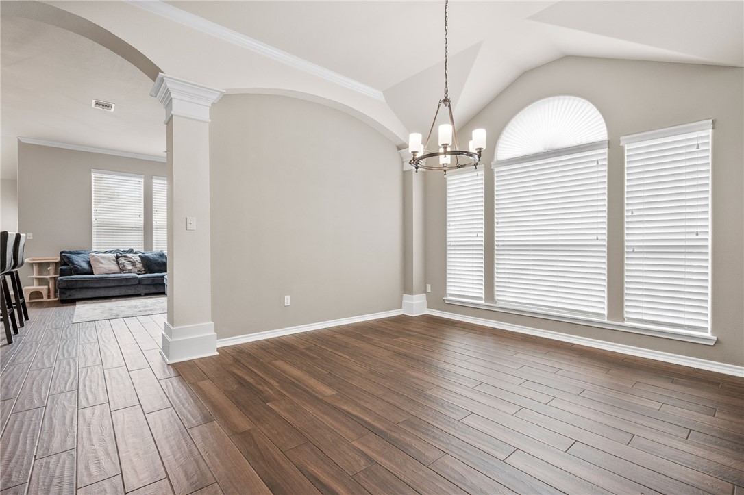 308 Erie Property Photo 7