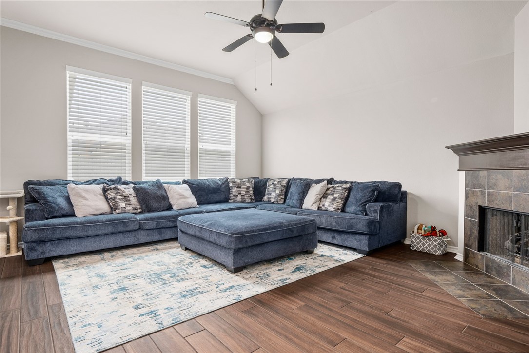 308 Erie Property Photo 9