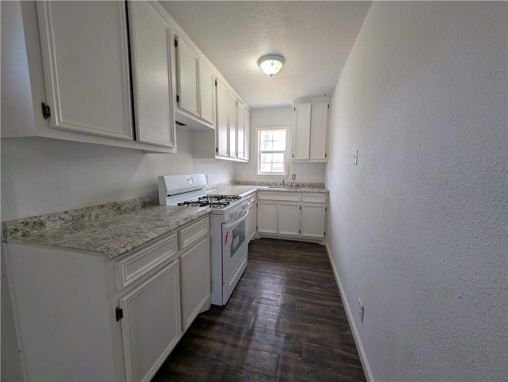 610 25th St Property Photo 3