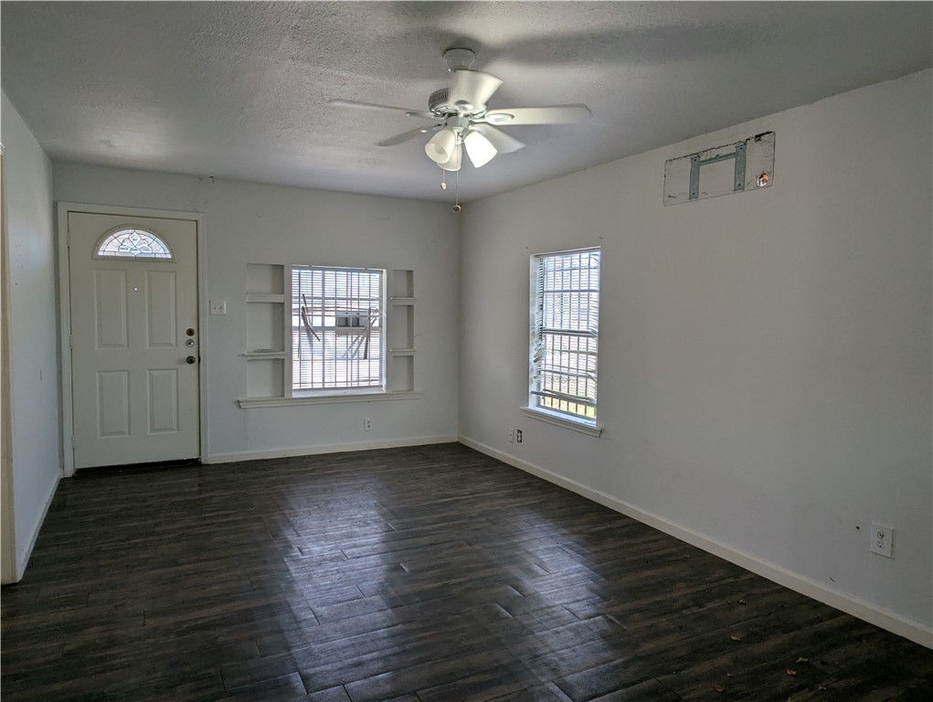 610 25th St Property Photo 5