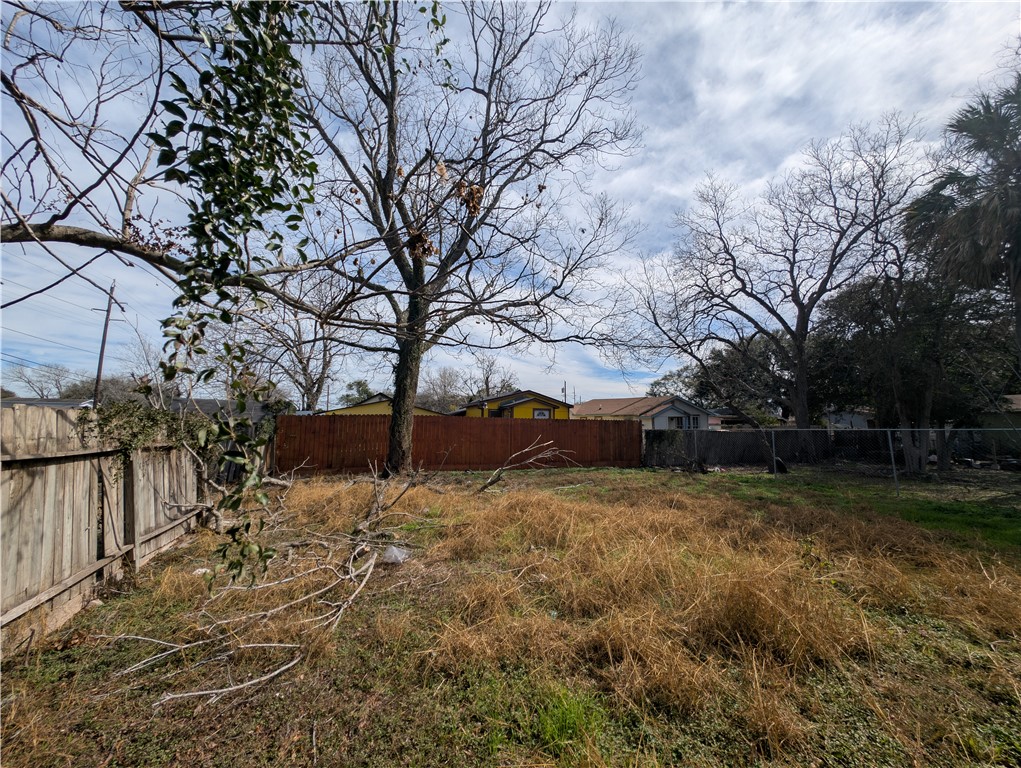 610 25th St Property Photo 11